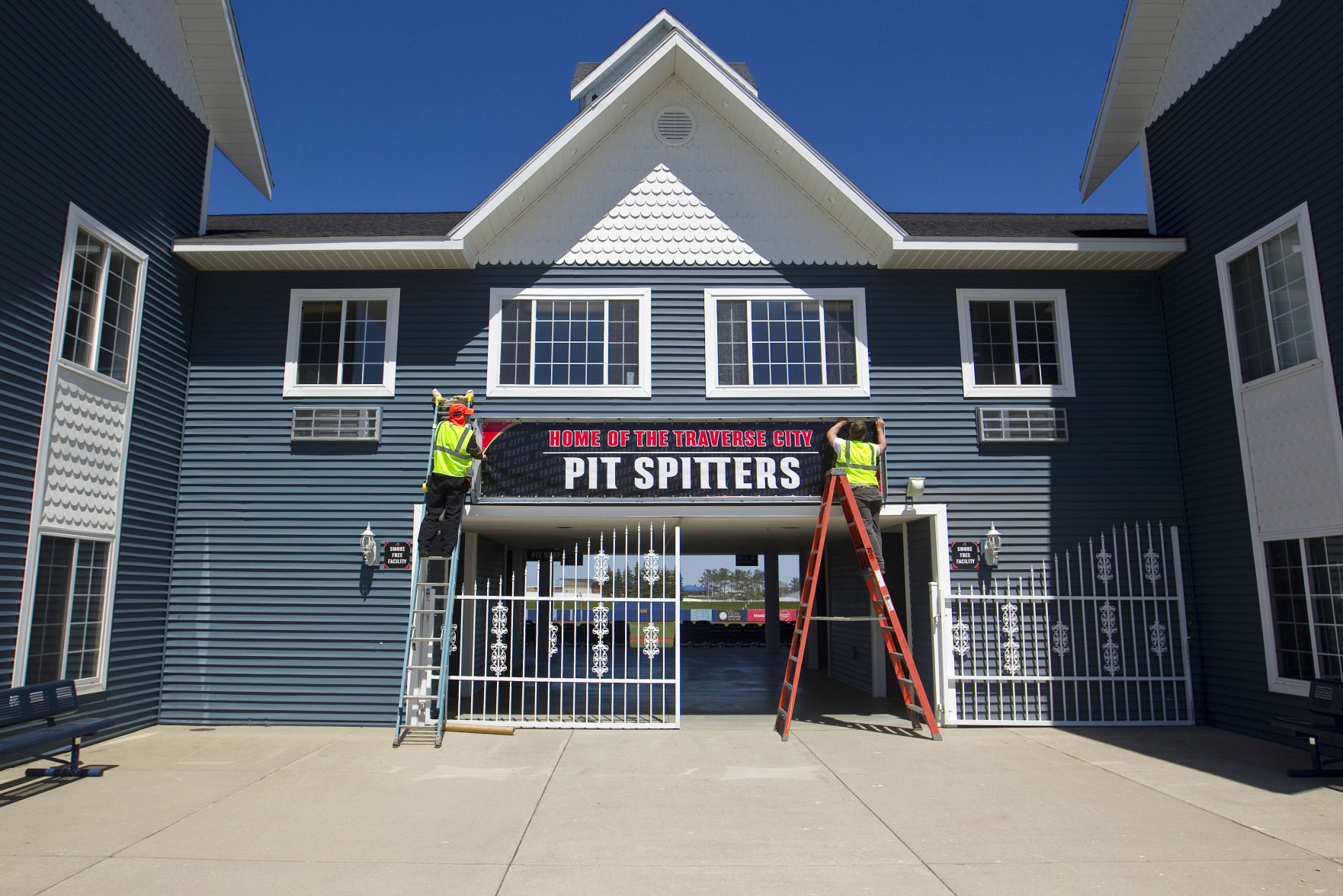 PIT SPITTERS SIGNS